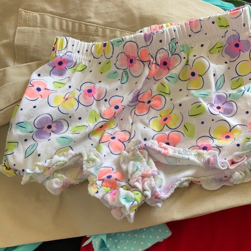 Garanimals ruffled bottom shorts 6-9 months
